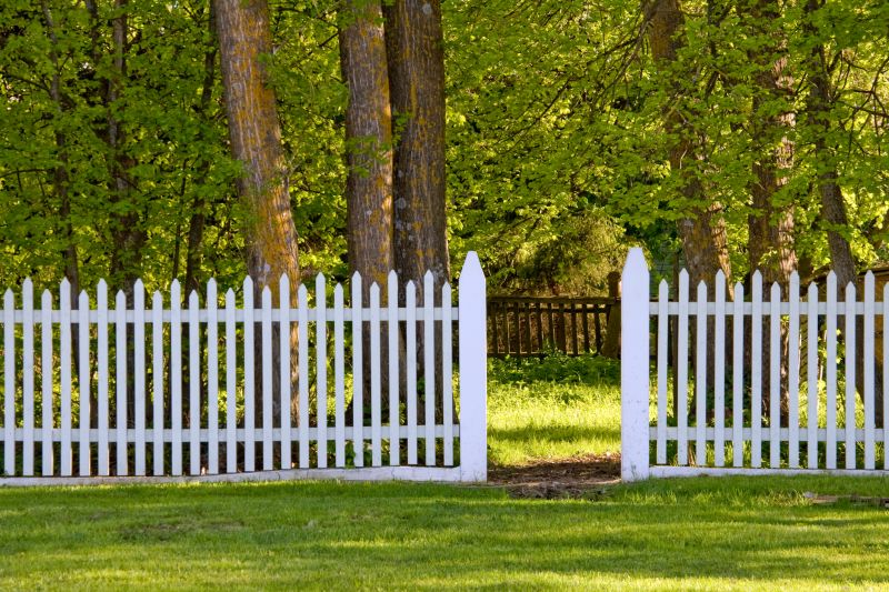 Wood Picket Fence Installation in Pearland, TX